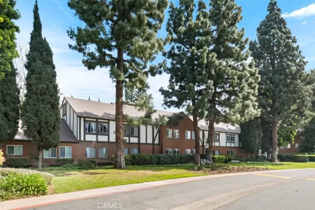 MLS: OC24083474 Condo For Sale