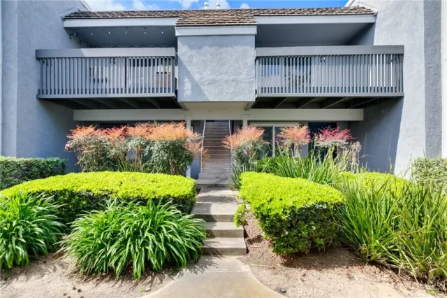 MLS: OC24084498 Condo For Sale