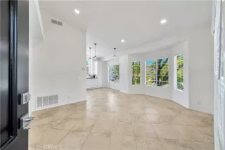 Photo #4: OC24087558 Listing