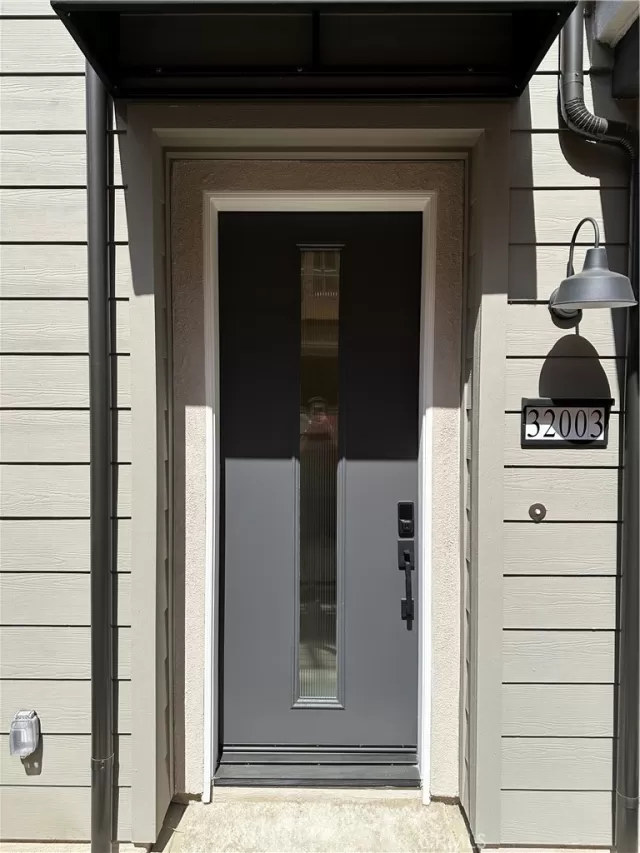 MLS: OC24087581 Condo For Sale