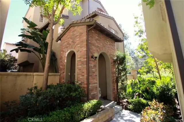 MLS: OC24087953 Condo For Sale