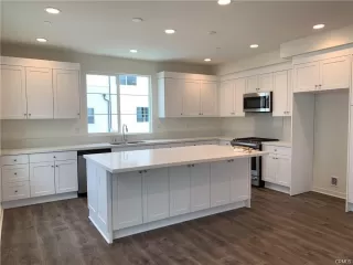 Photo #5: OC24090173 Listing 