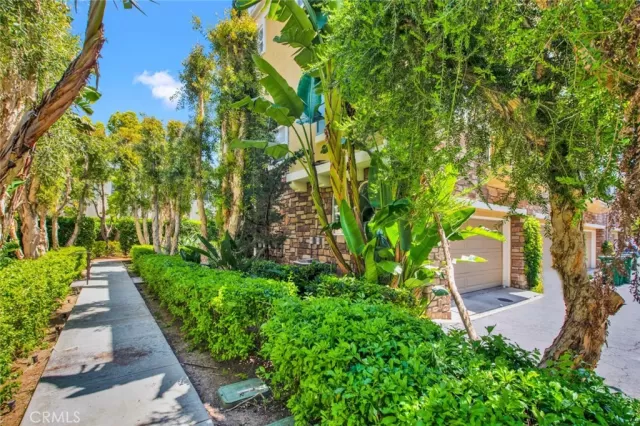 MLS: OC24090221 Condo For Sale