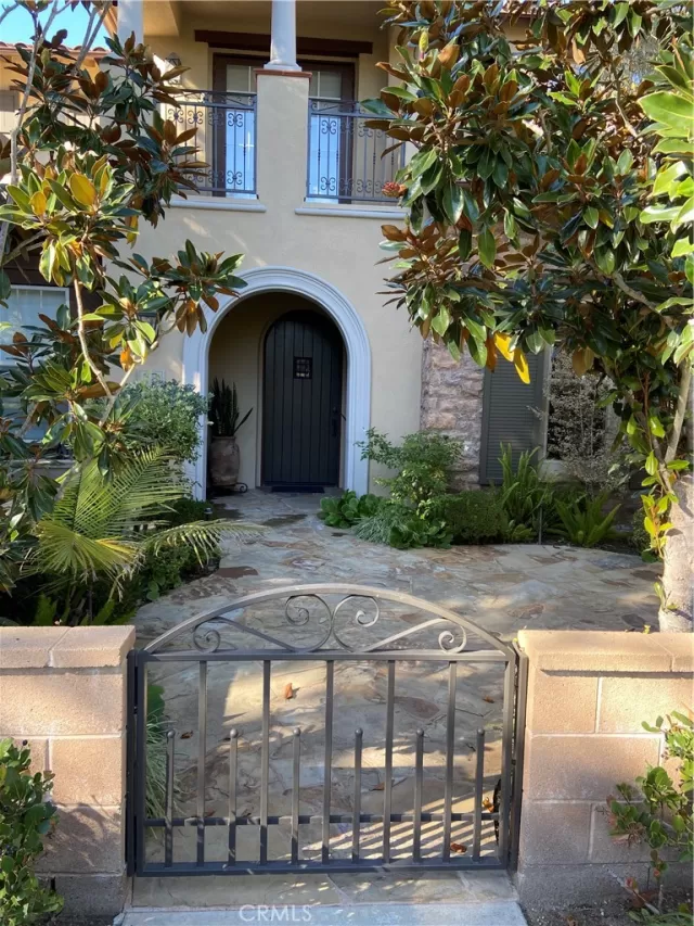 MLS: OC24091150 Condo For Sale