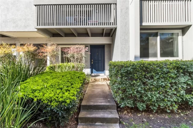 MLS: OC24091326 Condo For Sale