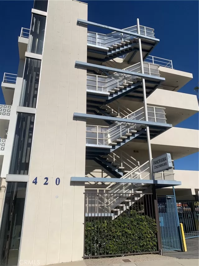 MLS: OC24092824 Condo For Sale