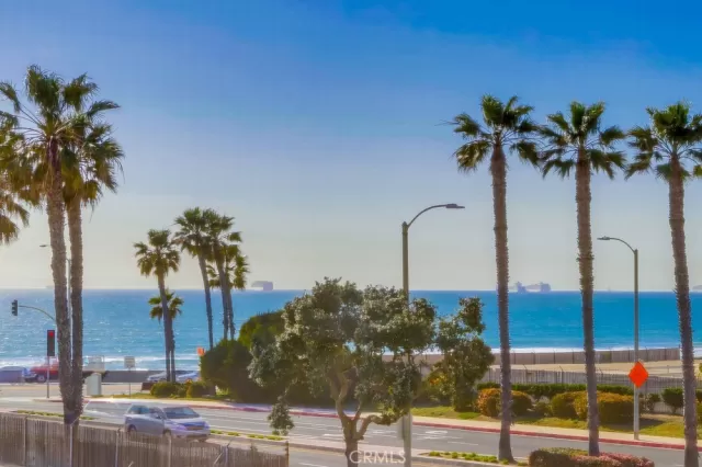 MLS: OC24094561 Condo For Sale