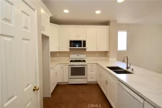 Photo #4: OC24094898 Listing 