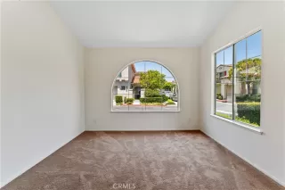 Photo #2: OC24096085 Listing 