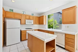 Photo #6: OC24096085 Listing 