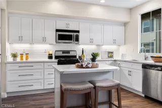 Photo #2: OC24096336 Listing