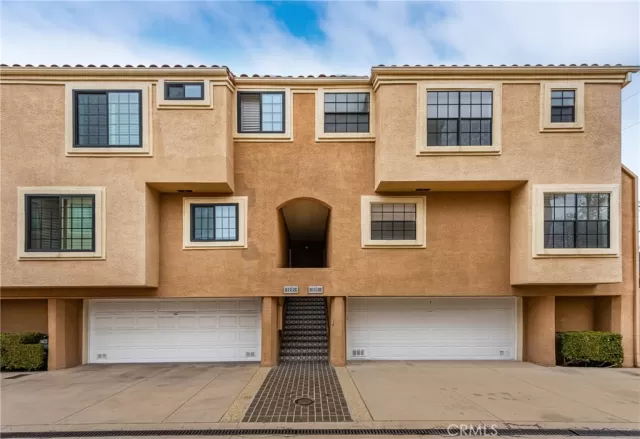 MLS: OC24097559 Condo For Sale