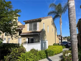 Photo #4: OC24098698 Listing 