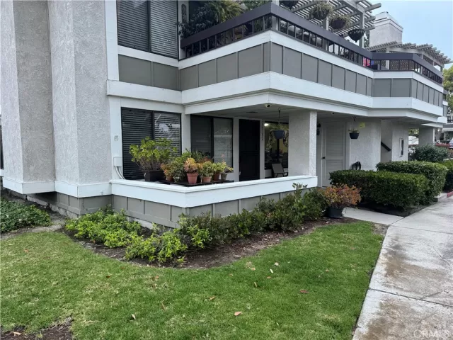 MLS: OC24098747 Condo For Sale