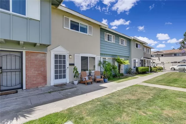 MLS: OC24098838 Condo For Sale