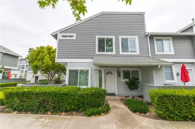 MLS: OC24099134 Condo For Sale