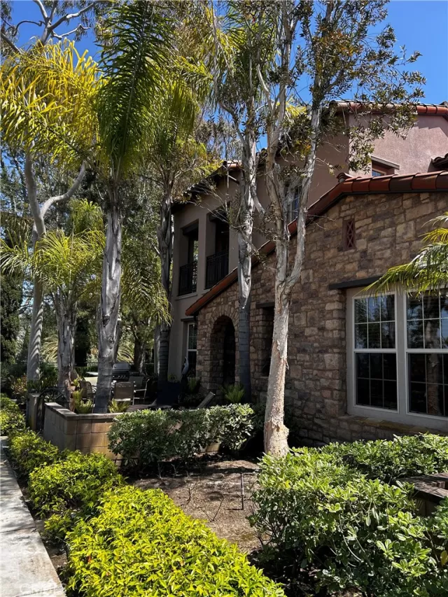 MLS: OC24100352 Condo For Sale