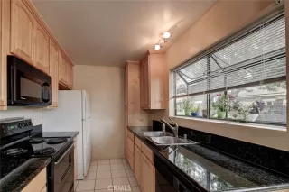 Photo #5: OC24101310 Listing 