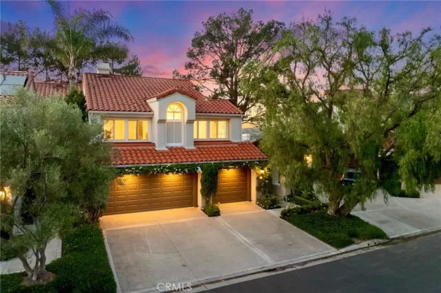 MLS: OC24101369 Condo For Sale