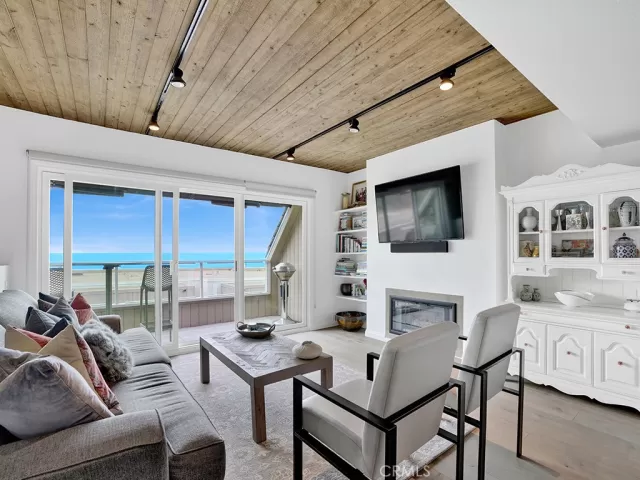 MLS: OC24101451 Condo For Sale