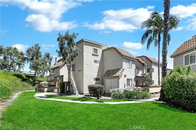 MLS: OC24102638 Condo For Sale