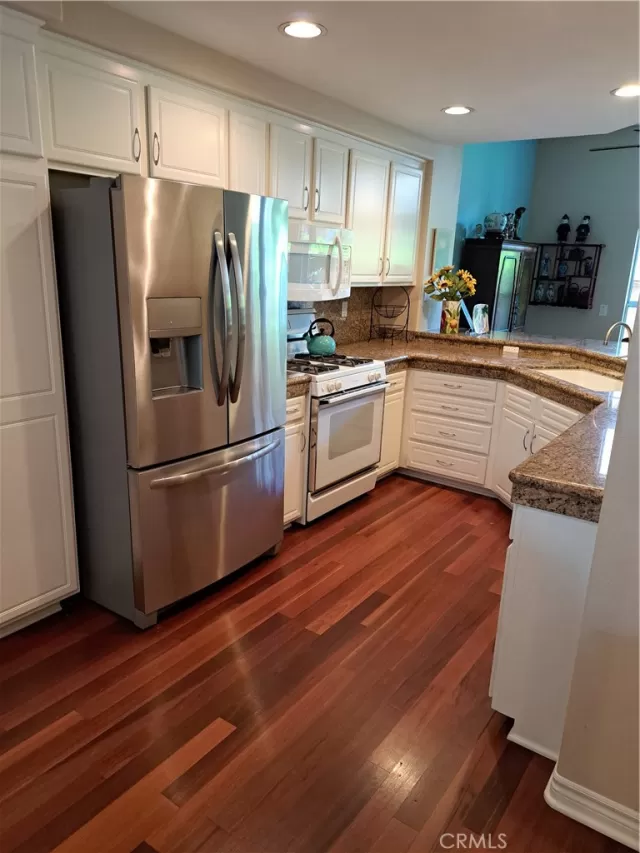 MLS: OC24102944 Condo For Sale