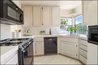 Photo #5: OC24104273 Listing 