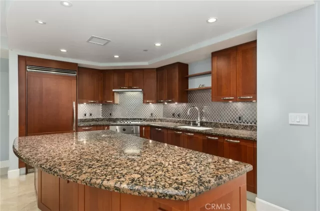 MLS: OC24104299 Condo For Sale