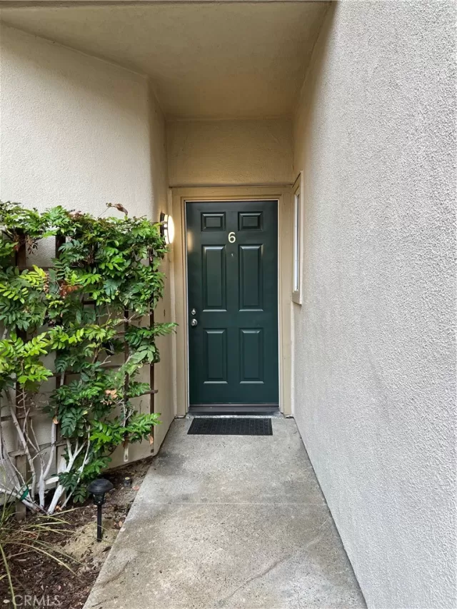 MLS: OC24104534 Condo For Sale