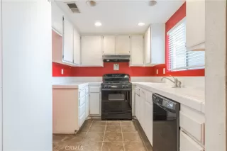 Photo #5: OC24104757 Listing 