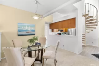 Photo #3: OC24104981 Listing 