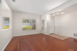 Photo #4: OC24105264 Listing 