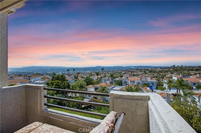 MLS: OC24105574 Condo For Sale