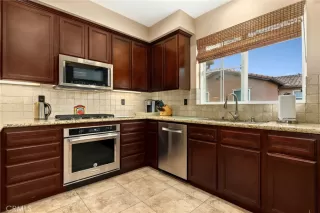 Photo #4: OC24105621 Listing