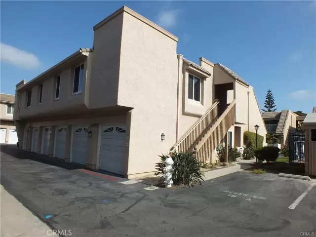 MLS: OC24105887 Condo For Sale