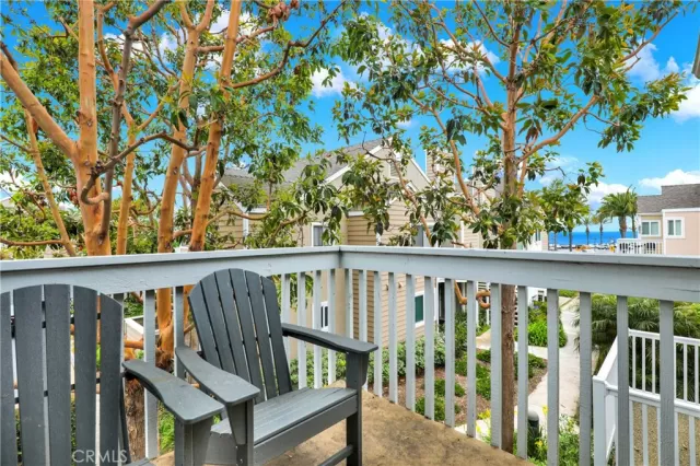 MLS: OC24106216 Condo For Sale