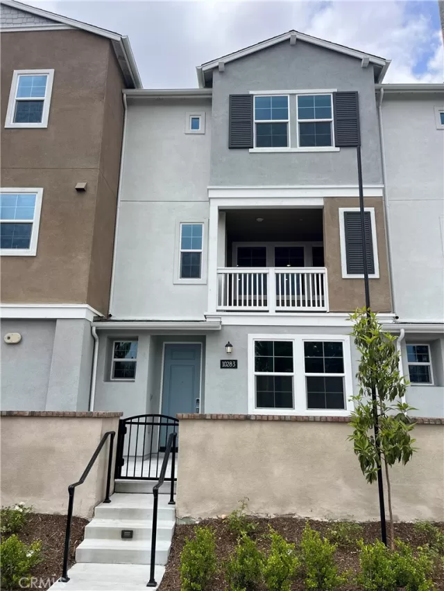 MLS: OC24106230 Condo For Sale