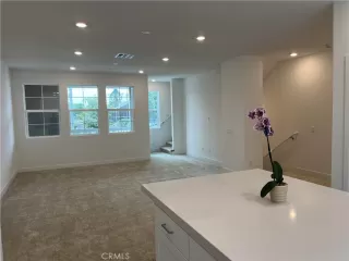 Photo #4: OC24106230 Listing 