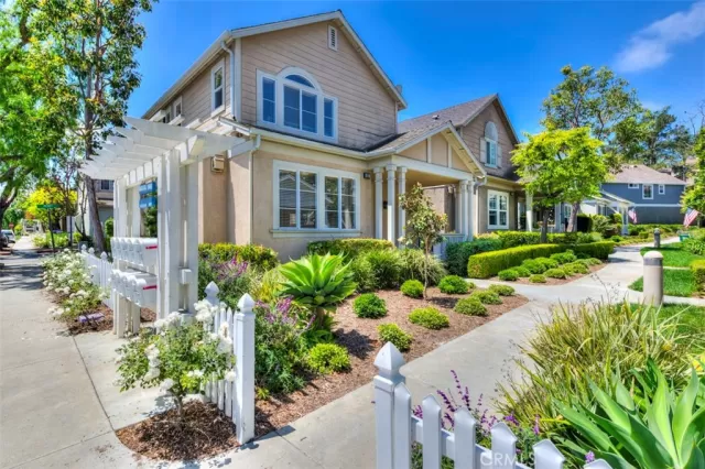 MLS: OC24106294 Condo For Sale