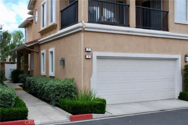 MLS: OC24106296 Condo For Sale