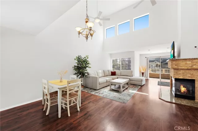 MLS: OC24106337 Condo For Sale