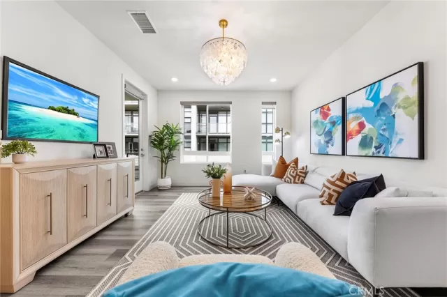 MLS: OC24106627 Condo For Sale