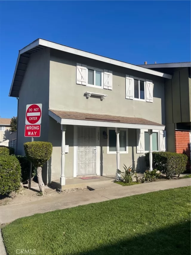 MLS: OC24106839 Condo For Sale