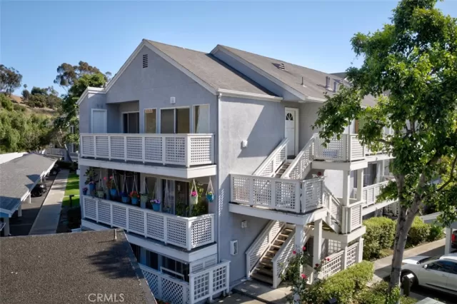 MLS: OC24106871 Condo For Sale