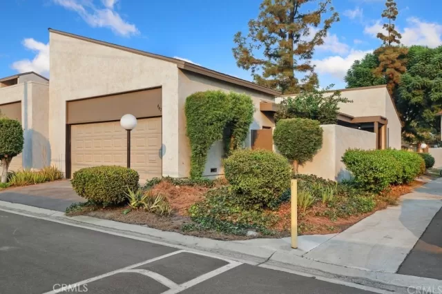 MLS: OC24107136 Condo For Sale