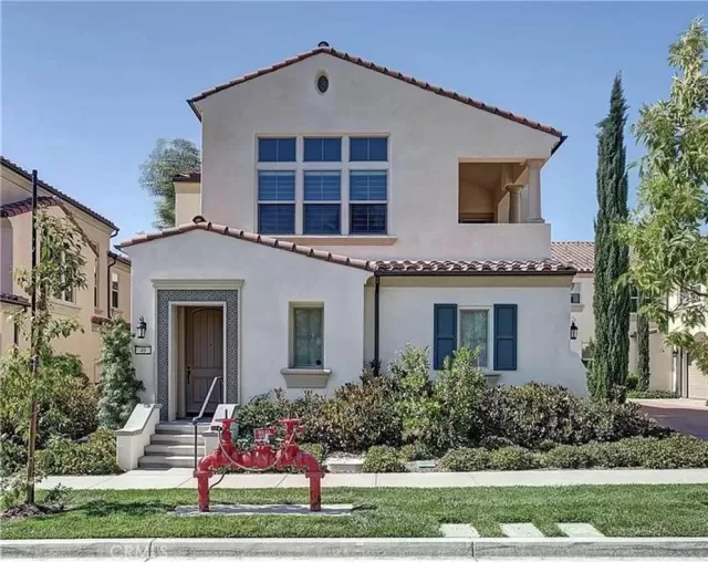 MLS: OC24107168 Condo For Sale