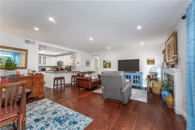 MLS: OC24107523 Condo For Sale