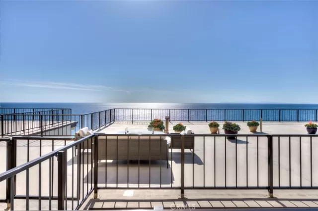 MLS: OC24107901 Condo For Sale