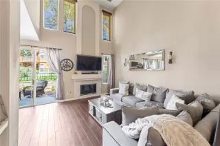 Photo #2: OC24108093 Listing 