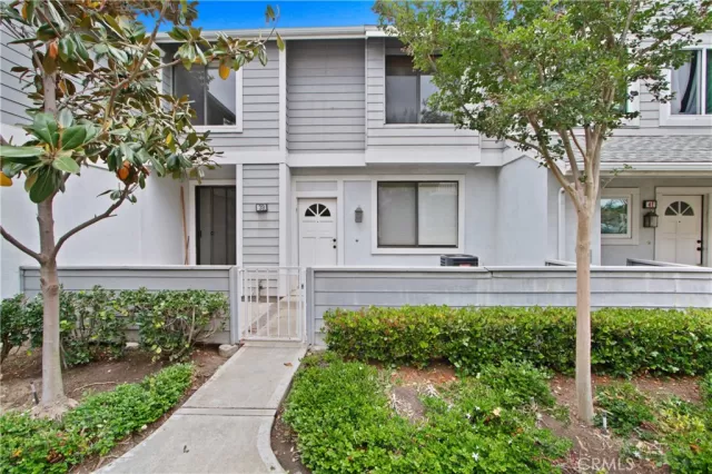 MLS: OC24108303 Condo For Sale